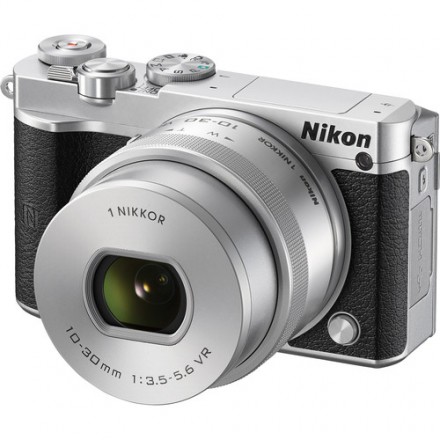 Цифр. фотокамера NIKON 1 J5 +10-30mm PD-Zoom KIT SILVER Цифр. фотокамера NIKON 1 J5 +10-30mm PD-Zoom KIT SILVER